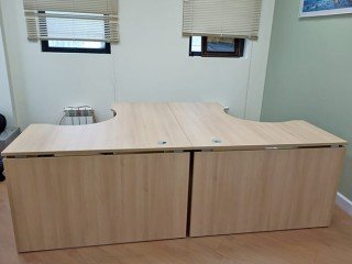 Угловые столы для офиса