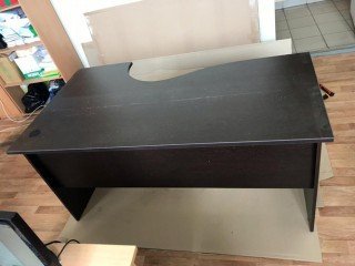 Угловой стол для персонала