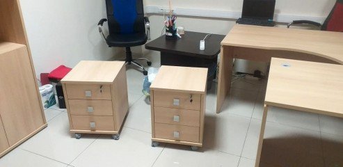 Офисные тумбы с выдвижными ящиками